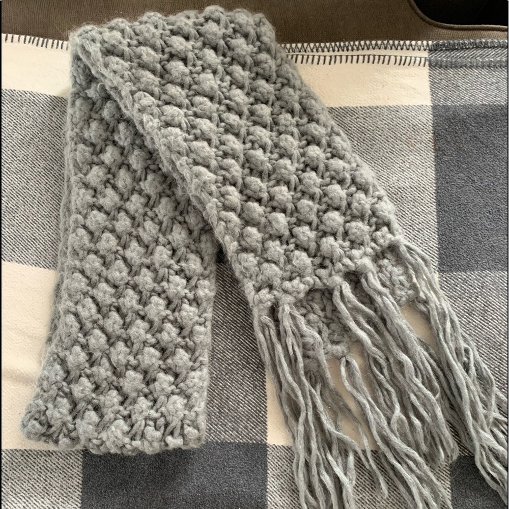 Michael Kors gray knit scarf.